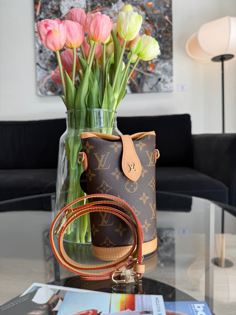Louis Vuitton Fould me pouch