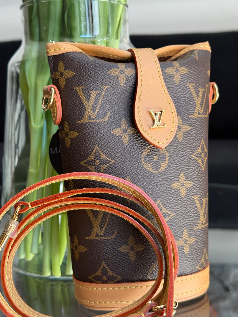 Louis Vuitton Fould me pouch