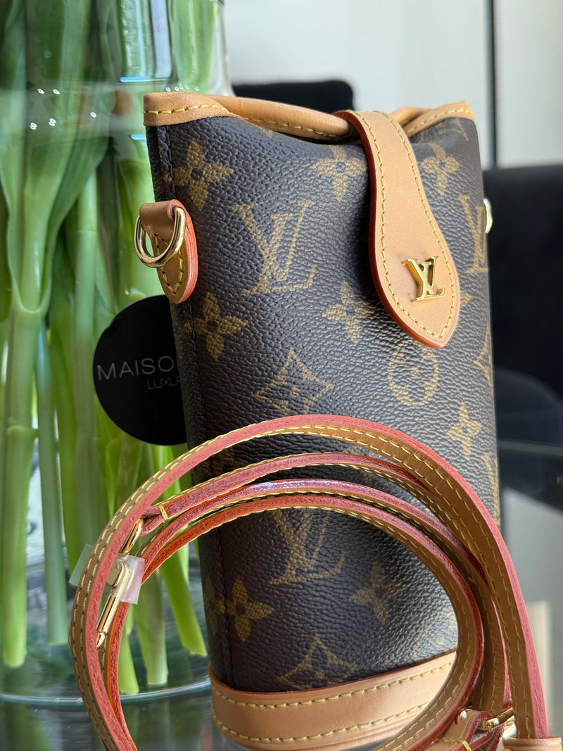 Louis Vuitton Fould me pouch
