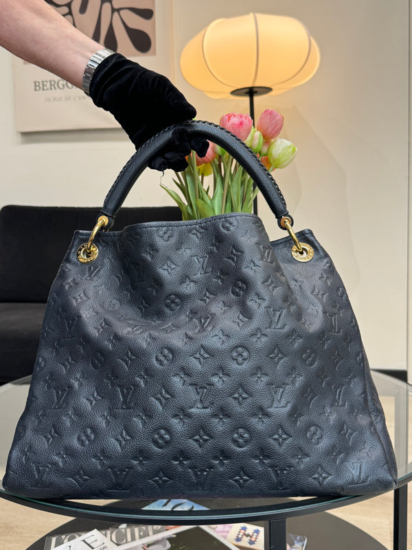 Louis Vuitton Artsy leather