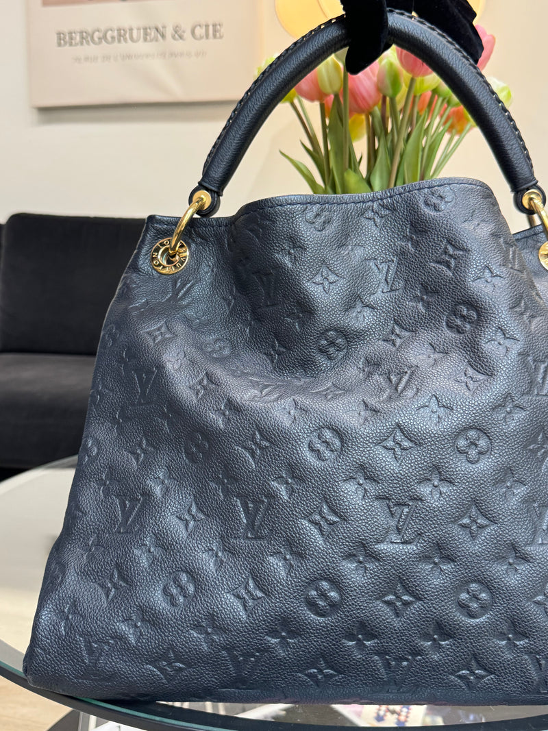 Louis Vuitton Artsy leather