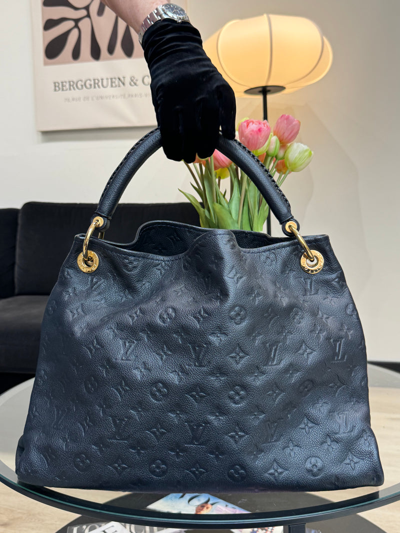 Louis Vuitton Artsy leather