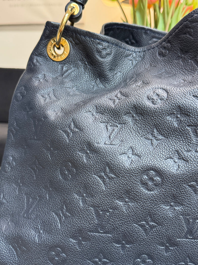 Louis Vuitton Artsy leather