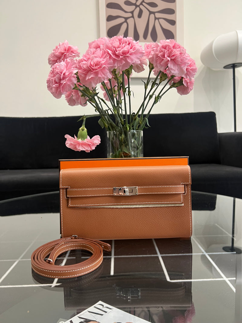 Hermes Kelly on the go