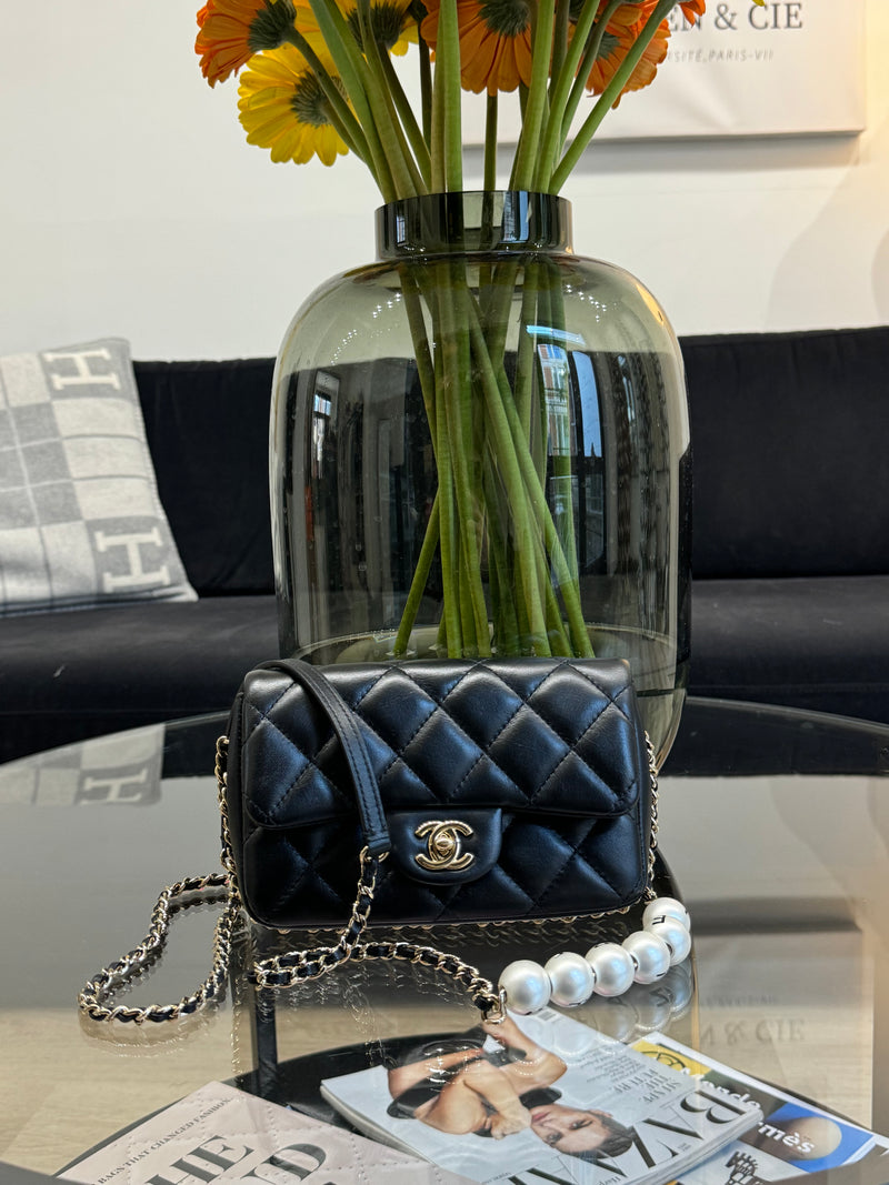 Chanel flap Limited Edition - handle with pearls