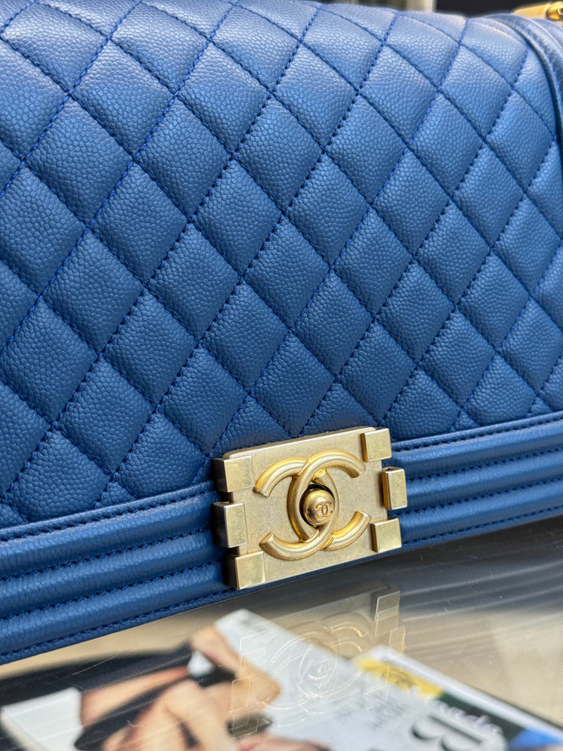 Chanel Boy - crossbody -  in Navy Blue and Caviar quilted leather