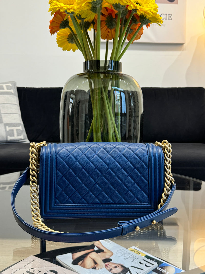 Chanel Boy - crossbody -  in Navy Blue and Caviar quilted leather