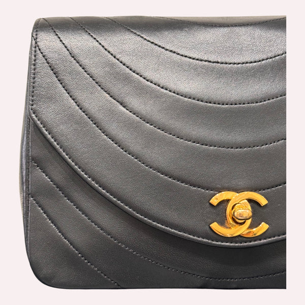 Chanel lamskin ribbon Quilted medium single flap black